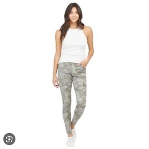 NWT - Spanx - Camo twill pant - Size small Petite